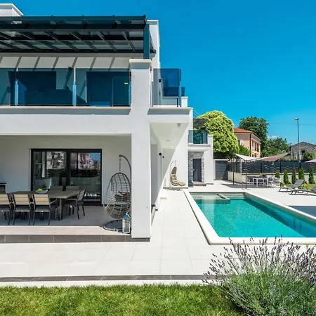 Gorgeous In With Outdoor Swimming Pool * Porec