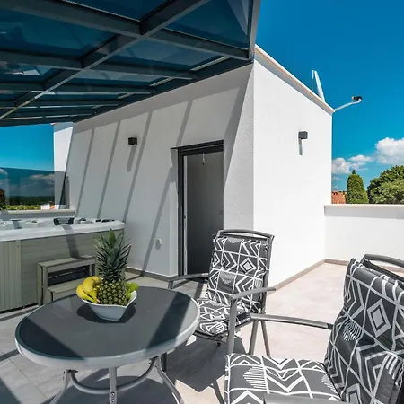Gorgeous In With Outdoor Swimming Pool