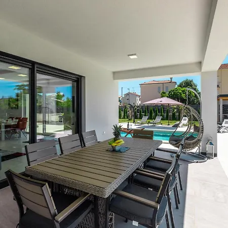 Holiday home Gorgeous In With Outdoor Swimming Pool Porec