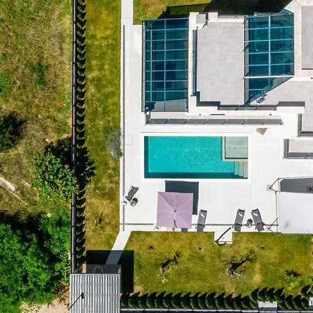 Gorgeous In With Outdoor Swimming Pool