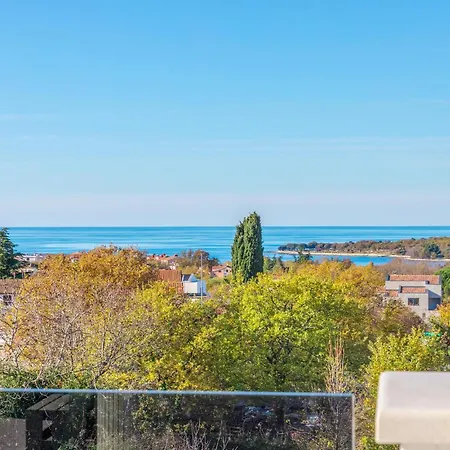 Gorgeous In With Outdoor Swimming Pool Holiday home *