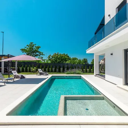 Gorgeous In With Outdoor Swimming Pool * Porec